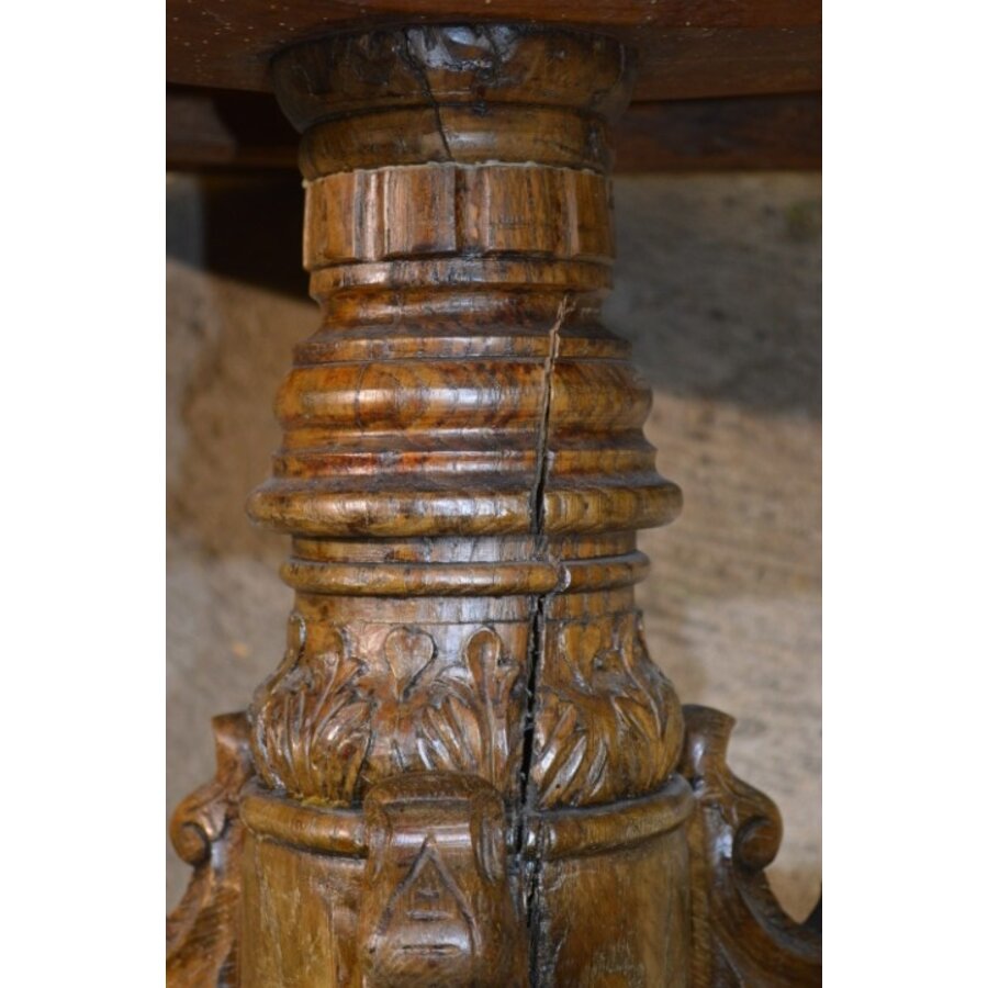 Antieke ovale salontafel met voet van van gesneden eikenhout-7