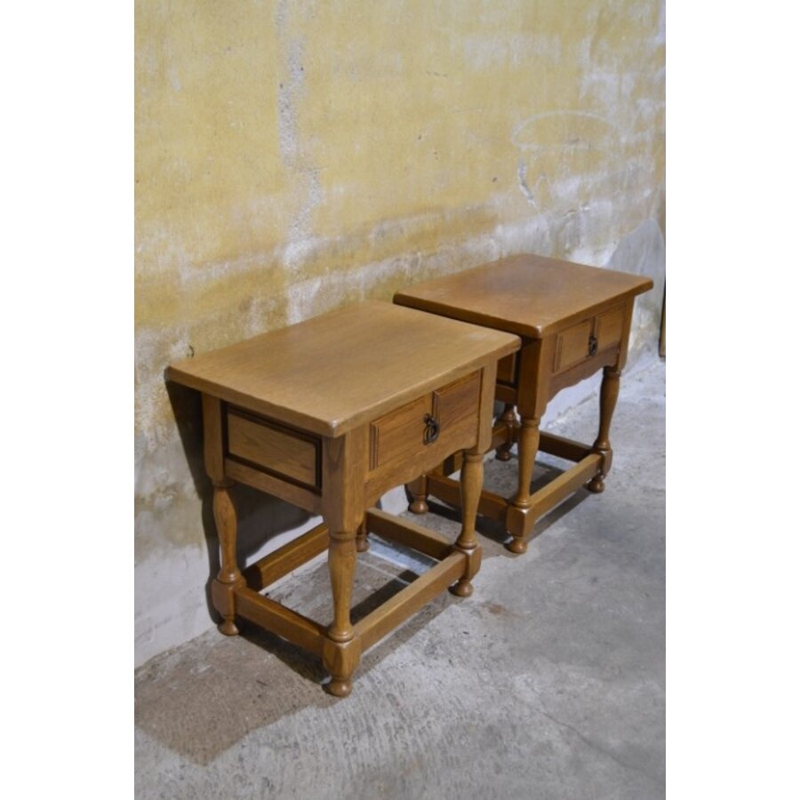 Vintage eiken nachtkastjes – set van 2-1
