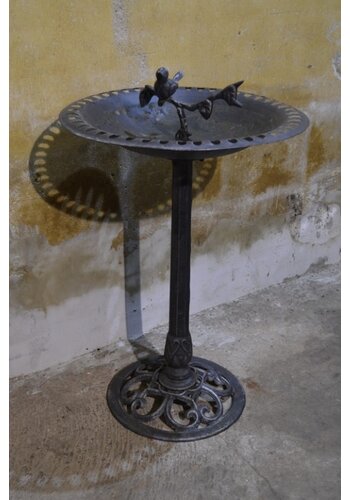 Vogelschaal op poot van metaal 