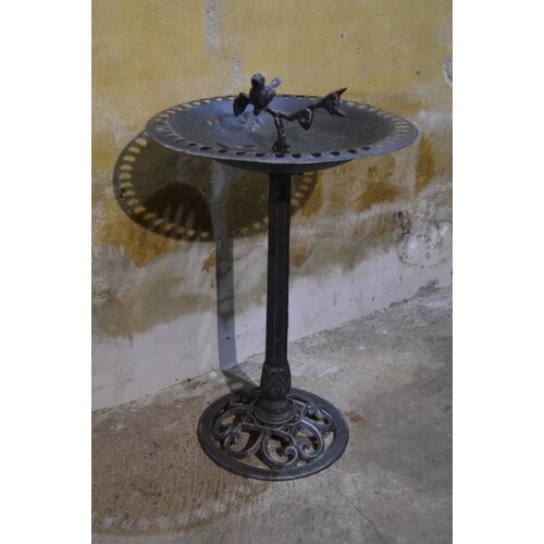 Vogelschaal op poot van metaal 