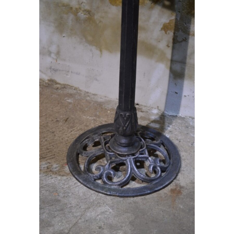 Zwart metalen vogelschaal met metalen vogeltje-3