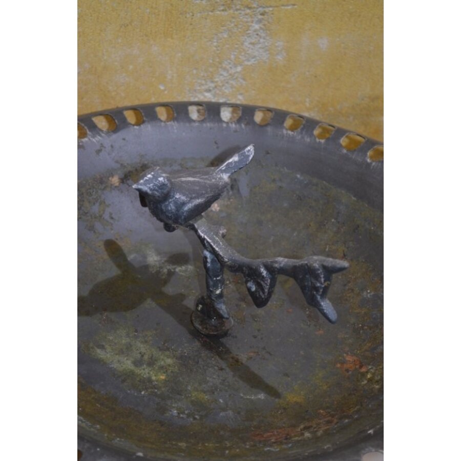 Zwart metalen vogelschaal met metalen vogeltje-5