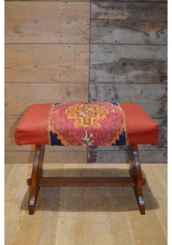 Eiken krukje met bekleding 