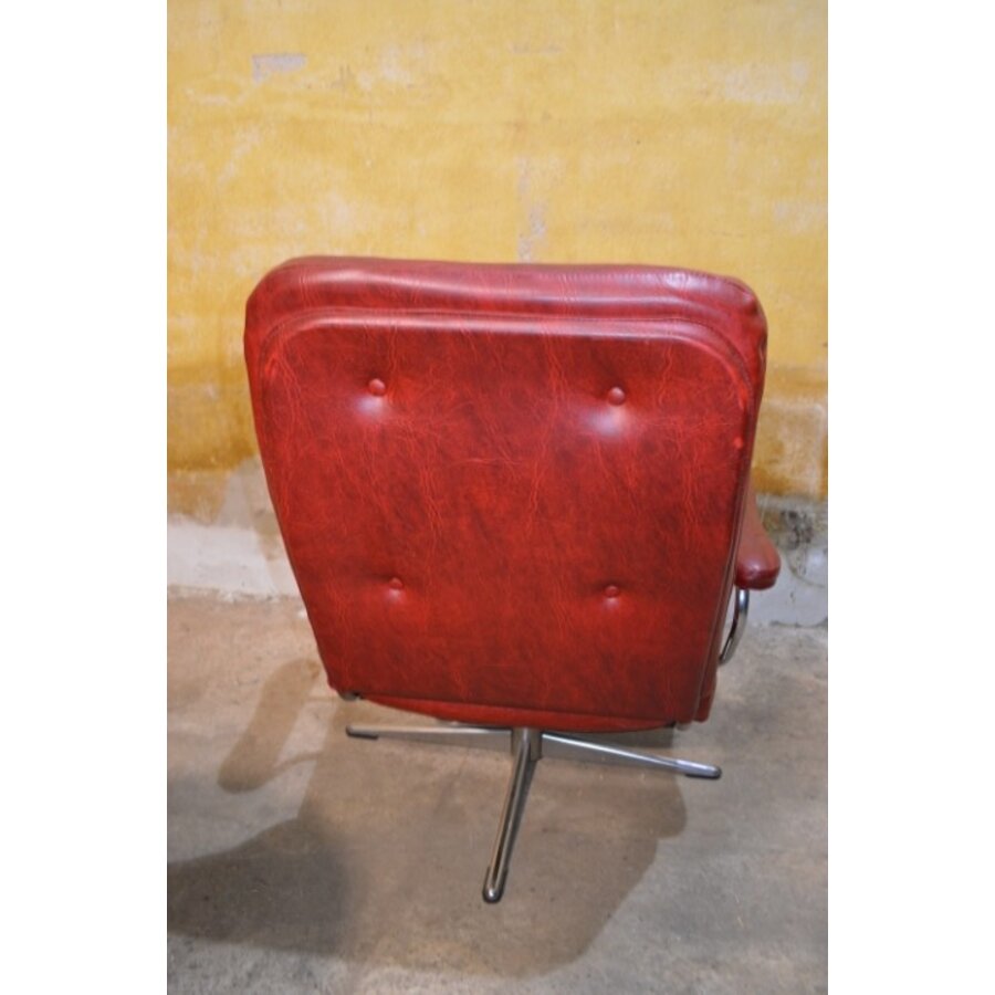 Vintage Deense draaifauteuil met buisframe en bordeaurood leer, circa 1960-5
