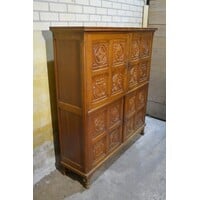 thumb-Eiken kast met vier paneeldeuren met houtsnijwerk-1