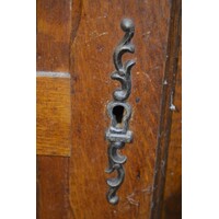 thumb-Eiken kast met vier paneeldeuren met houtsnijwerk-6