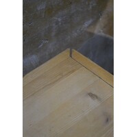 thumb-Lange grenenhouten eettafel met natuurlijke houtstructuur-9