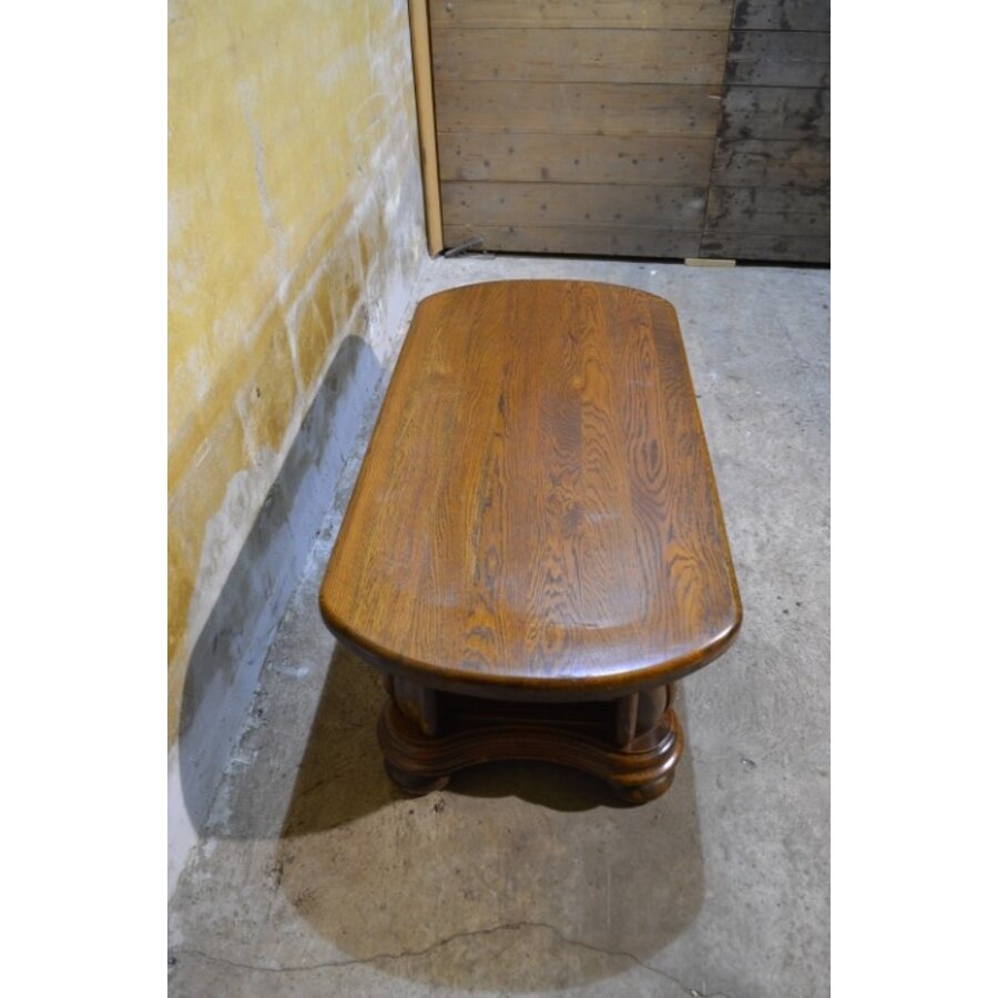 Massief eiken salontafel met ovaal blad en gebogen poten-3