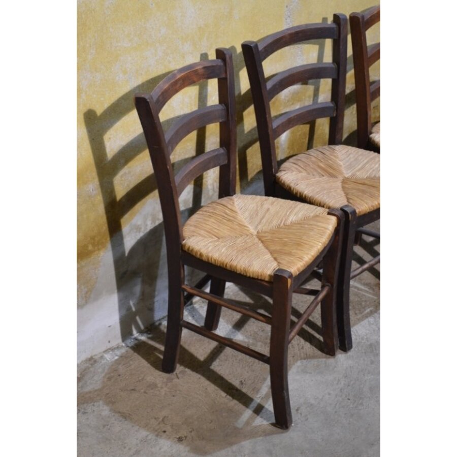 Set van 4 landelijke donker houten keukenstoelen met biezen zitting-2