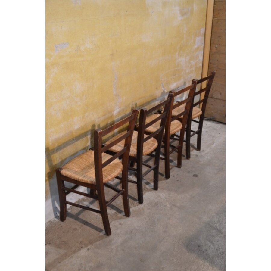 Set van 4 landelijke donker houten keukenstoelen met biezen zitting-6