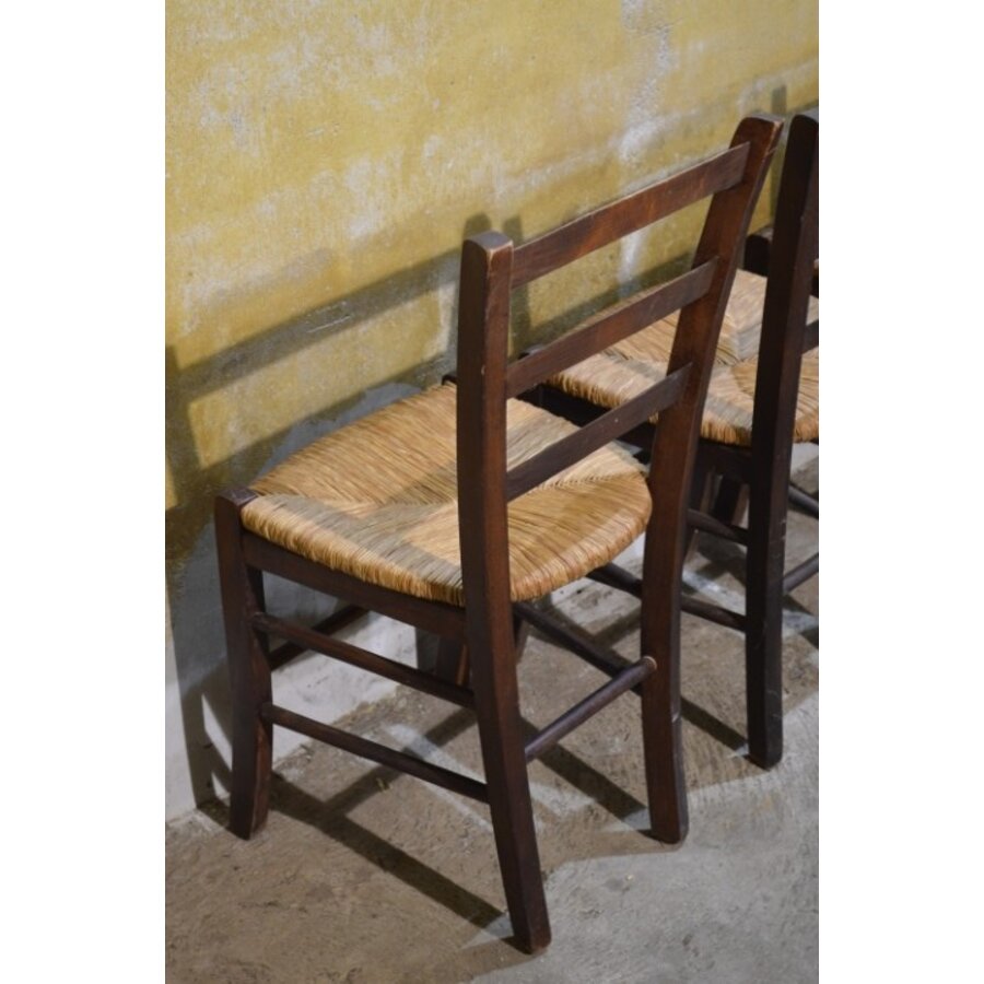 Set van 4 landelijke donker houten keukenstoelen met biezen zitting-7