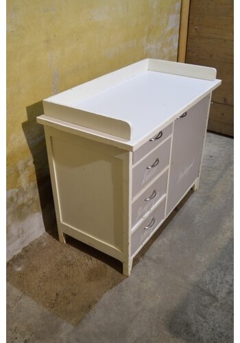 Vintage commode kinderkamer 