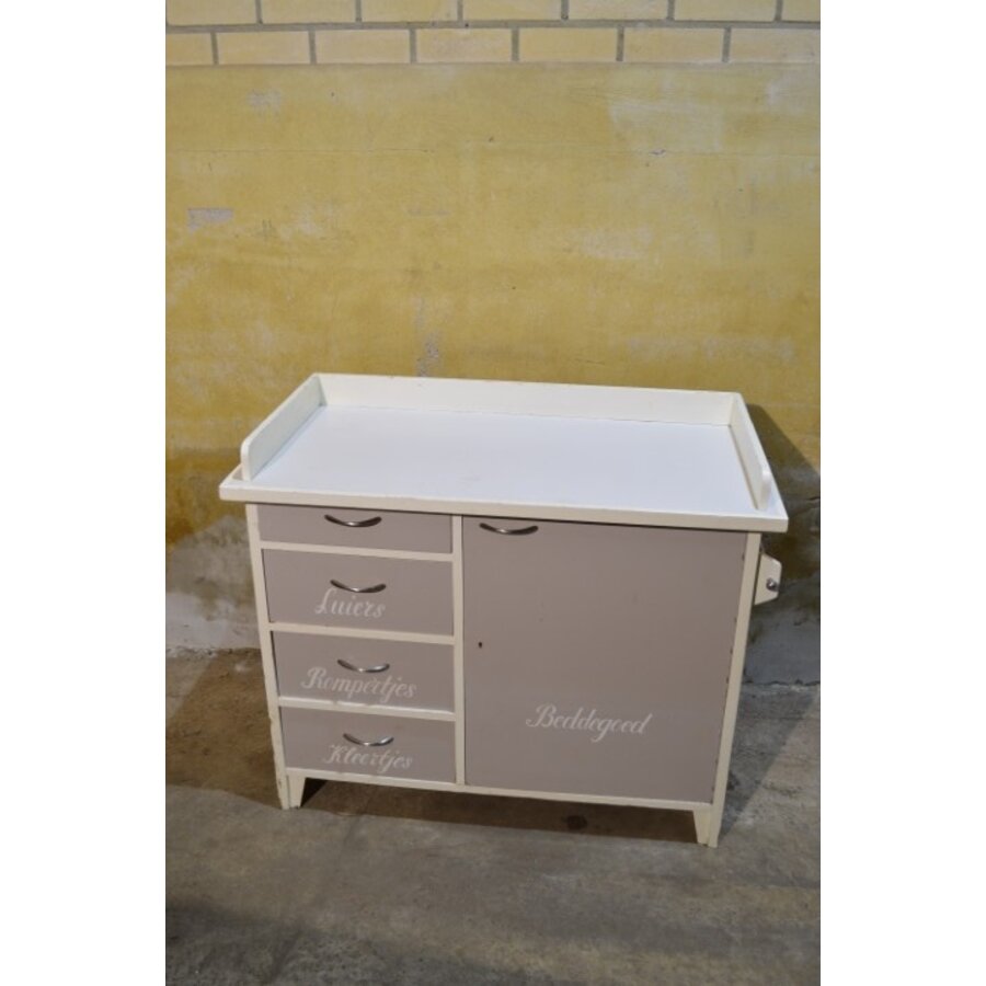 Vintage commode voor kinderkamer met lades en kastje-3