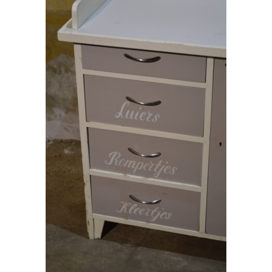 Vintage commode voor kinderkamer met lades en kastje-4