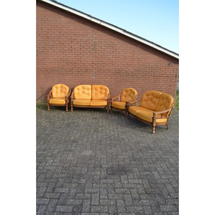 Eiken bankstel met goudgele leren kussens – 2 banken en 2 fauteuils-1