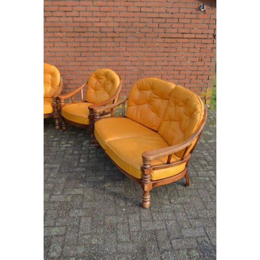 Eiken bankstel met goudgele leren kussens – 2 banken en 2 fauteuils-3