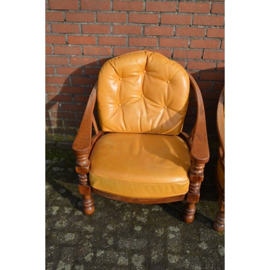 Eiken bankstel met goudgele leren kussens – 2 banken en 2 fauteuils-6