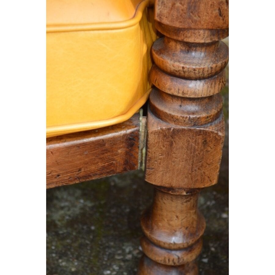 Eiken bankstel met goudgele leren kussens – 2 banken en 2 fauteuils-10