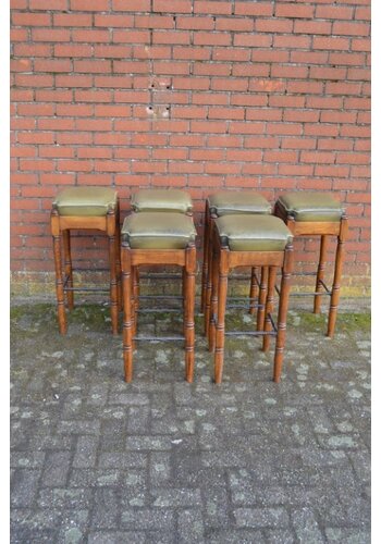 Eiken barkrukken met leer en metaal 