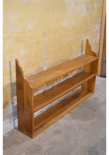 Landelijk schappenkastje 