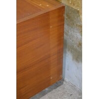 thumb-Mid century ladekast van teak fineer op wieltjes met metalen handgrepen-5