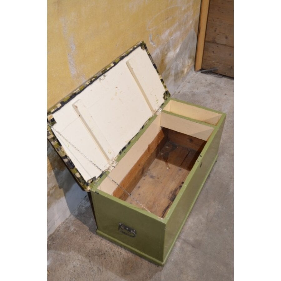 Oude grenen zitkist in groen met beklede deksel en opbergruimte-7