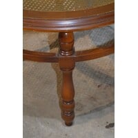 thumb-Ronde salontafel van notenhout met glazen blad en rotan webbing-4