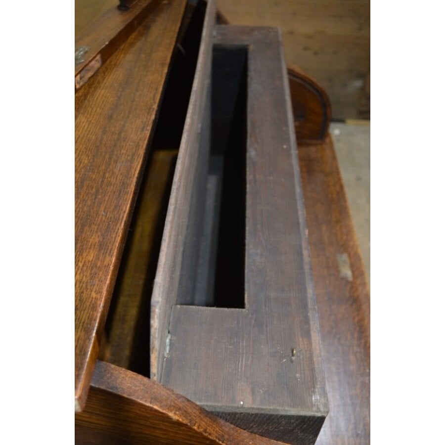 Antiek eiken bureautje met rolklep en secretaire indeling-8