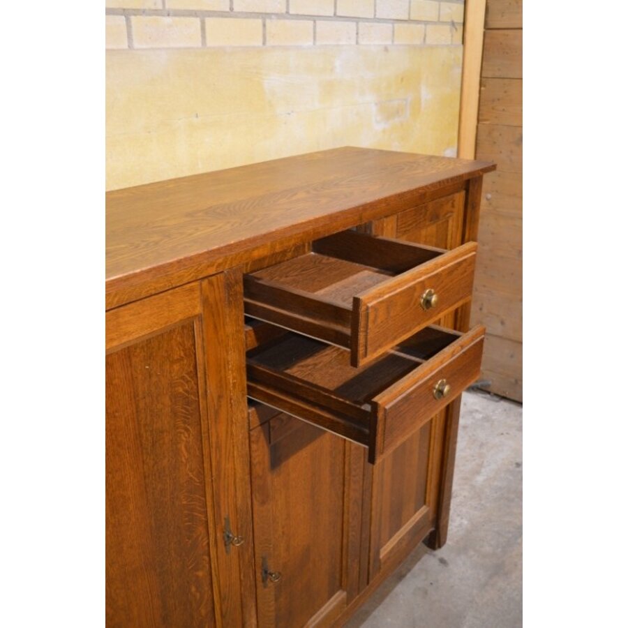Donker eiken dressoir met schappen en laden-6
