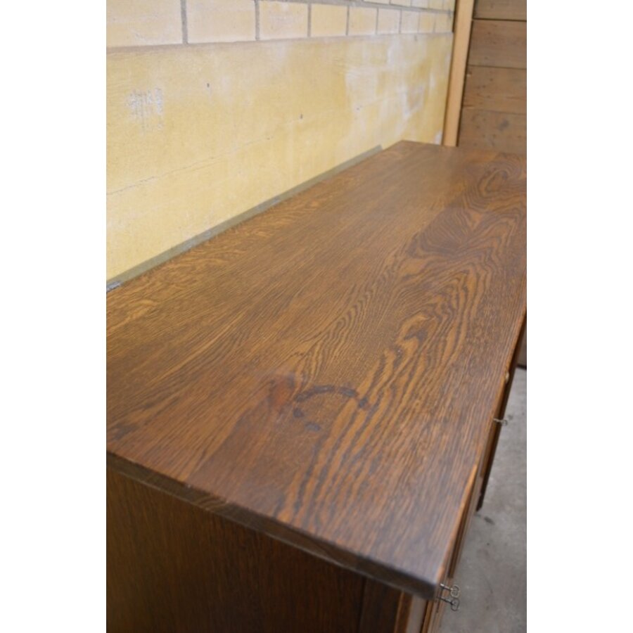 Donker eiken dressoir met schappen en laden-9