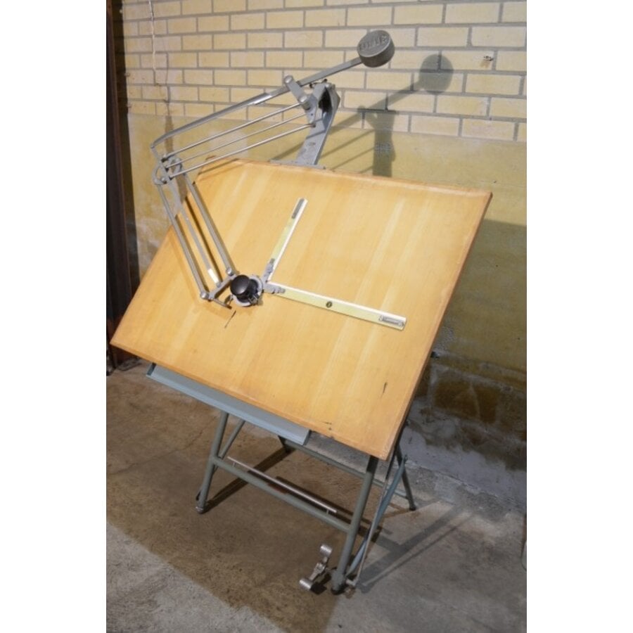 Franse tekentafel met contragewicht van Unic Studios Parijs-1