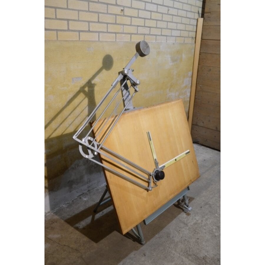 Franse tekentafel met contragewicht van Unic Studios Parijs-7