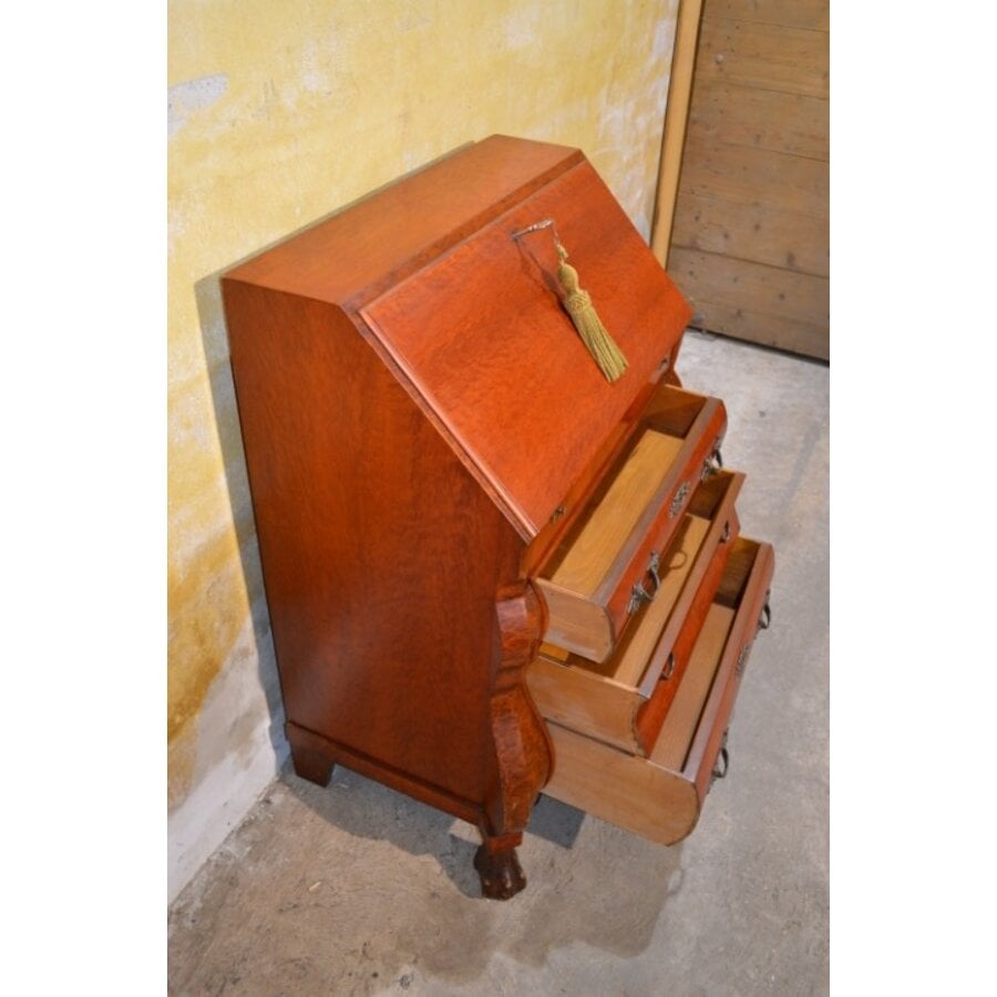 Barok klepsecretaire met groen leren schrijfblad en laden-8