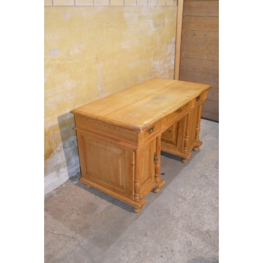 Massief grenen bureau met laden en zijkasten circa 1910-2