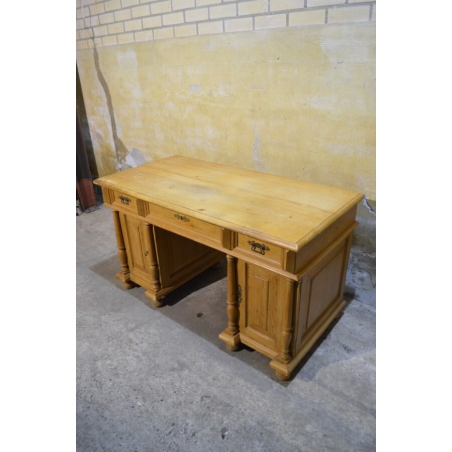 Massief grenen bureau met laden en zijkasten circa 1910-4