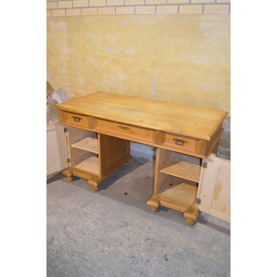 Massief grenen bureau met laden en zijkasten circa 1910-6