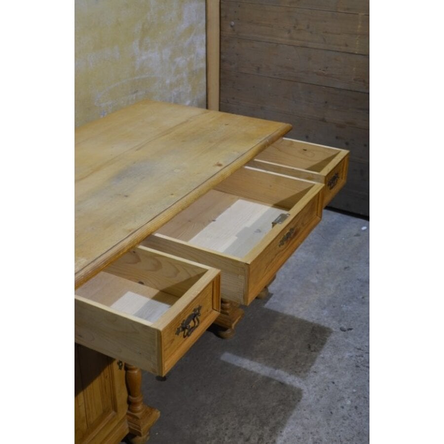 Massief grenen bureau met laden en zijkasten circa 1910-8