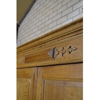 thumb-Antieke massief eiken kledingkast met laden en schappen-6