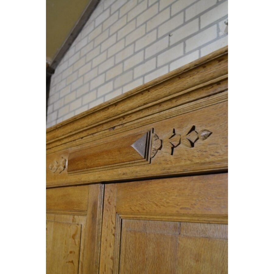 Antieke massief eiken kledingkast met laden en schappen-6