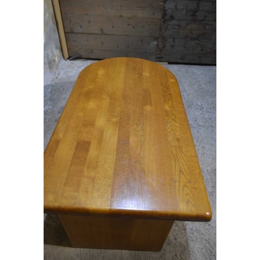 Massief eikenhouten salontafel met robuuste uitstraling-2