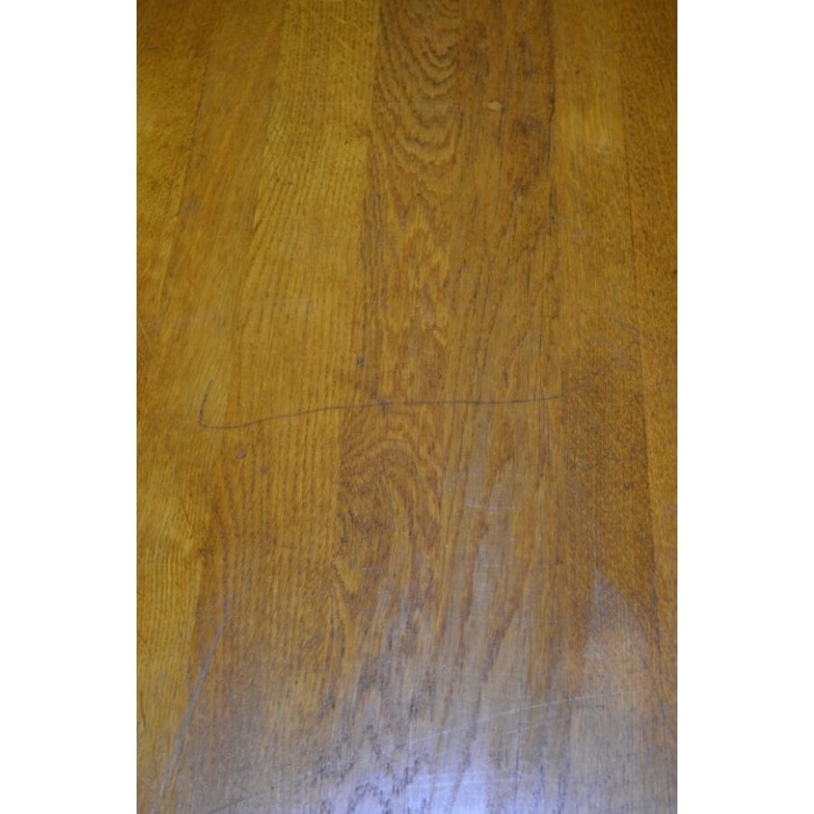 Massief eikenhouten salontafel met robuuste uitstraling-3