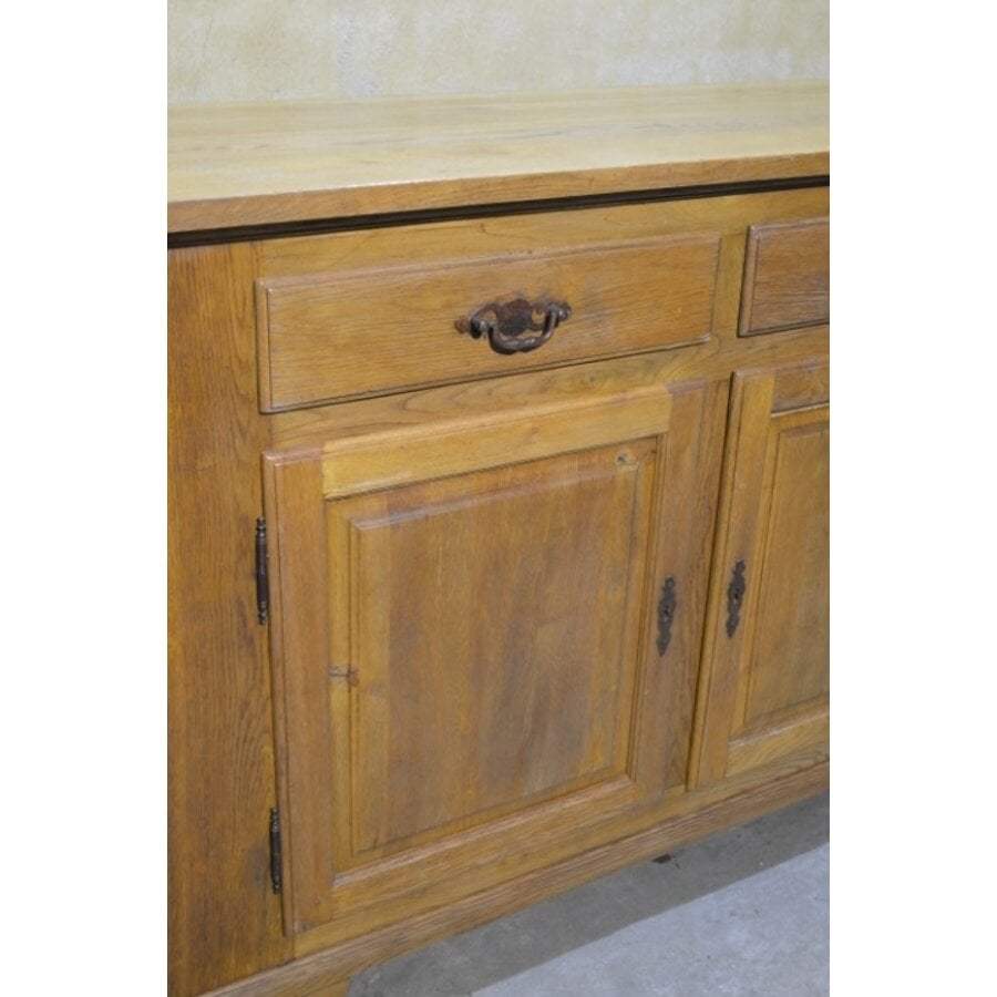 Massief eiken dressoir met 3 laden en 3 klepdeuren-10