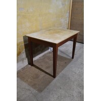 thumb-Eettafel met eiken onderstel en multiplex blad-1