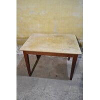 thumb-Eettafel met eiken onderstel en multiplex blad-6