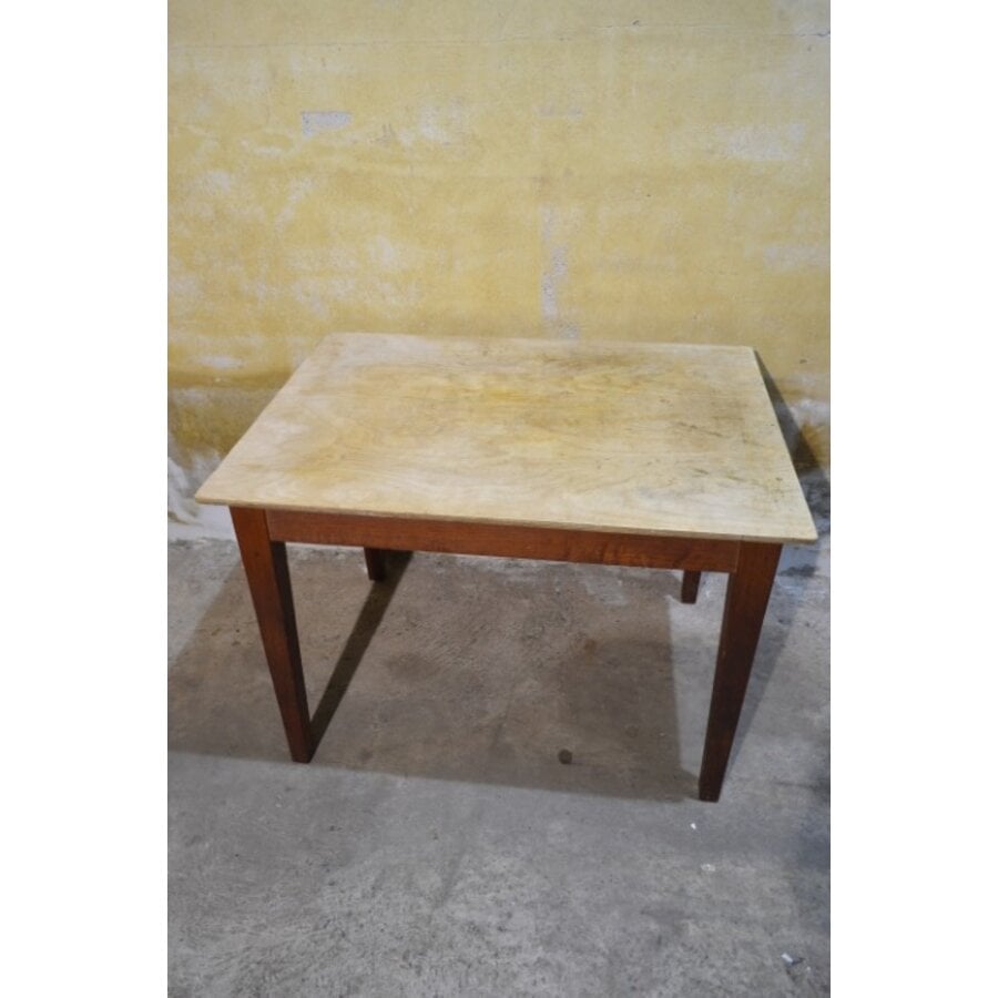 Eettafel met eiken onderstel en multiplex blad-6