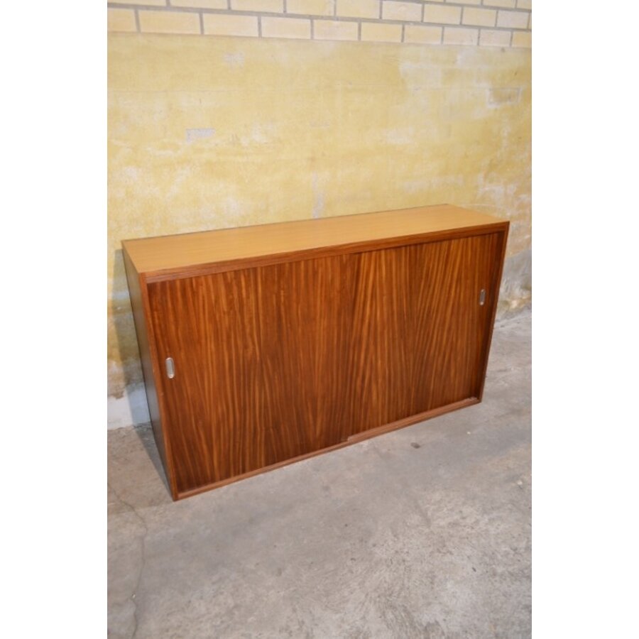 Retro Scandinavisch dressoir met deur en open vakken-2