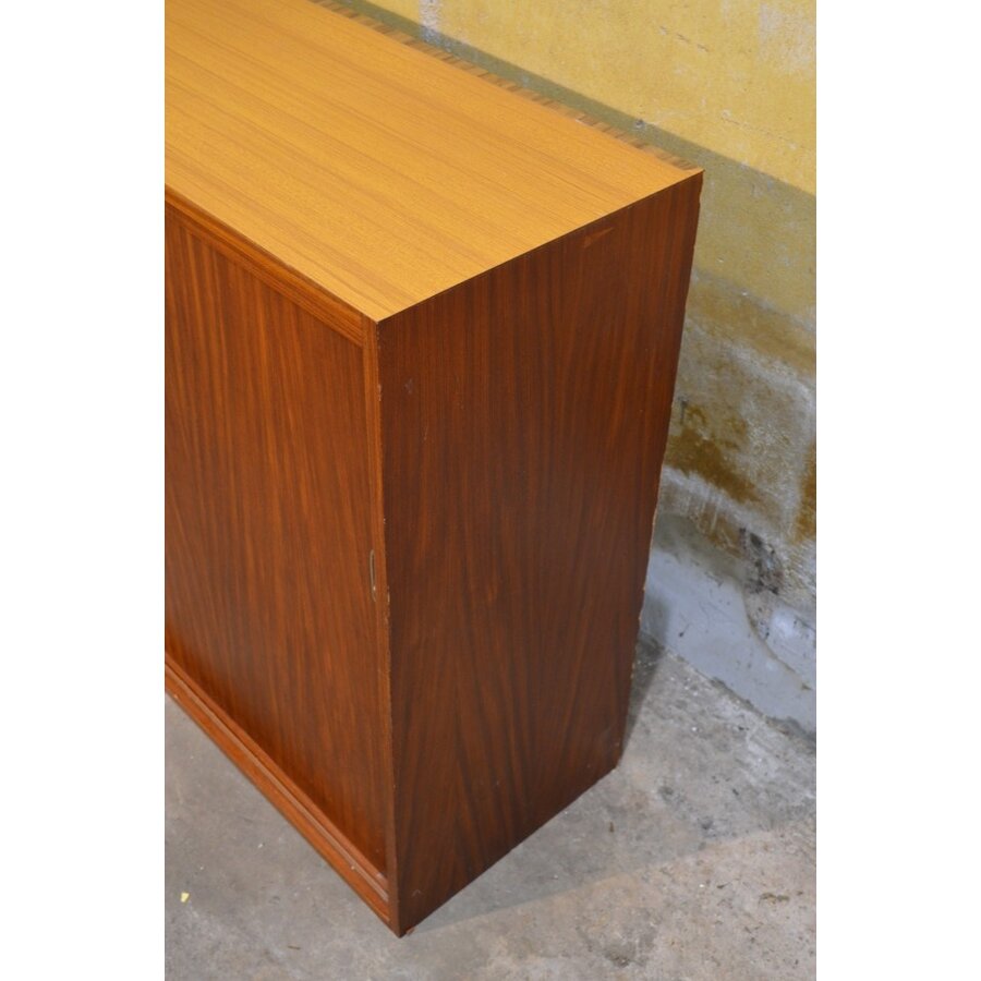 Retro Scandinavisch dressoir met deur en open vakken-4