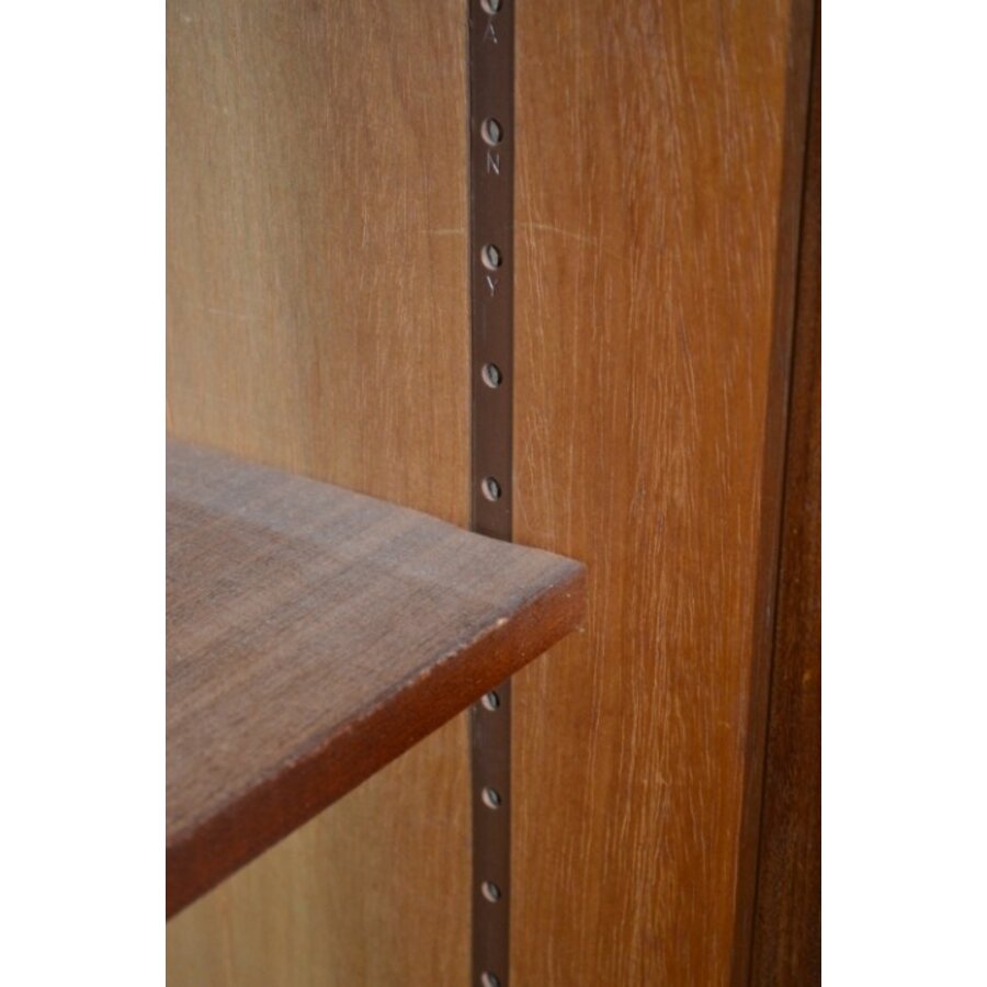 Retro Scandinavisch dressoir met deur en open vakken-7