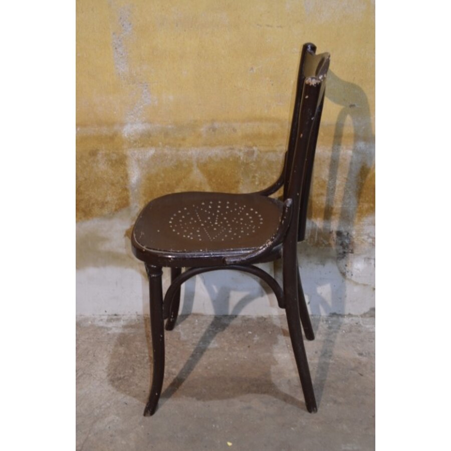 Vintage houten caféstoel met warme uitstraling-5