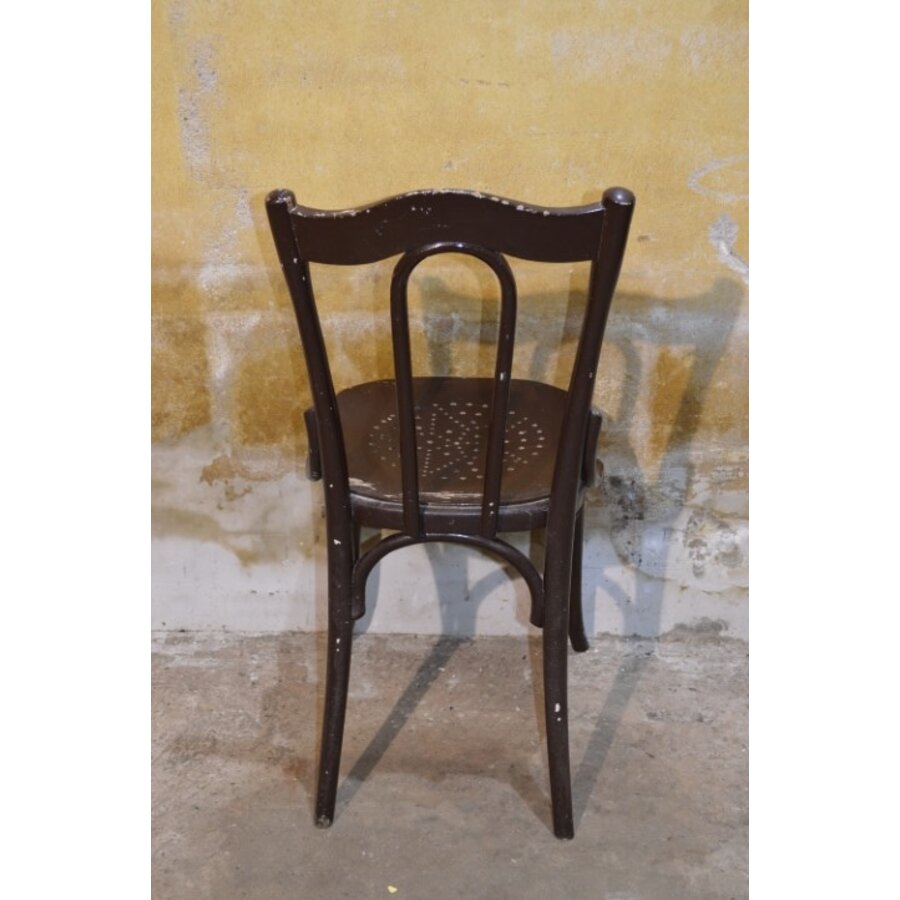 Vintage houten caféstoel met warme uitstraling-6